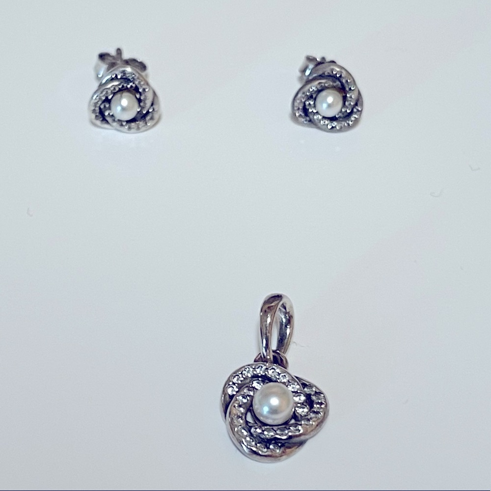 PANDORA PEARL/ KNOT EARRINGS AND NECKLACE CHARM ❤️
